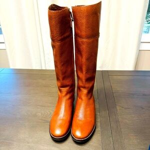 Beautiful Tory Burch women's tan-colored leather boots, size 6 1/2.